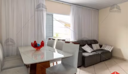 Sobrado na Mooca, dividido em 03  casas, contendo 5 dormitórios total, 02 lavanderias, 03 banheiros