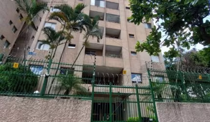 Apartamento na Mooca com 1 dormitório, vaga de garagem, 2 banheiros, vista panorâmica de São Paulo.