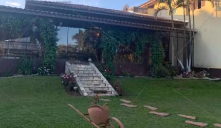 Linda chacara em Ibiuna a 50 KM de São Paulo, lazer completo, sede com 400 m2 e casa de caseiro.