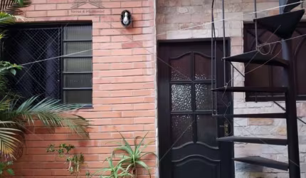Sobrado a venda com 2 dormitorios, 2 vagas de garagem cobertas, living 2 ambientes, lavabo, copa cozinha, dependencia de empregada