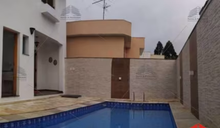 Sobrado à venda, Jd. Textil, 320 m², 3 quartos, 02 suítes com sacada, ampla sala 02 ambientes, lavabo,cozinha planejada, piscina, 04 vagas.
