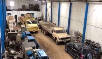 Galpão comercial à venda, com 400 metros terreno,10x40, garagem para 5 caminhões, mezanino Mooca