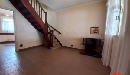 Sobrado de 130m² a venda na mooca, com 3 dormitorios, sendo 1 suite com closet, quarto no subsolo, área de serviço, uma cozinha grande, lavanderia
