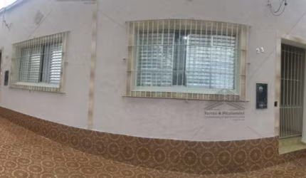 casa de 200m², a venda na Mooca, com 4 dormitórios, 4 salas, 3 banheiros, 1 vaga de garagem, área de serviço, lavanderia, quintal, moveis planejados