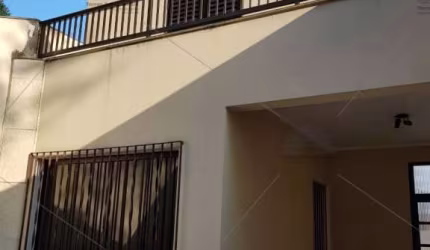 Sobrado de 135m² a venda na Vila Califórnia, com 3 dormitórios sendo 1 suíte, 2 banheiros, 1 sala de estar, cozinha com gabinete, 2 vagas de garagem