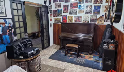 Casa térrea de 232 m² a venda no Água Rasa, 3 dormitórios sendo 1 suíte, 2 banheiros, 2 vagas de garagem, area de serviço, lavanderia, churrasqueira