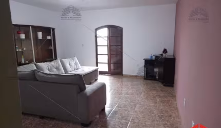 Sobrado de 315 m² a venda na Vila Formosa, com 3 dormitórios sendo 2 suítes, 4 banheiros, cozinha planejada, sala de estar, lavanderia, churrasqueira