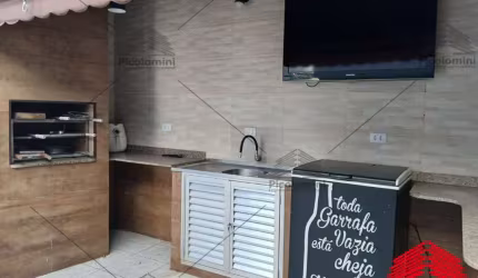Sobrado à venda,3 quartos,1 suíte, sala, cozinha planejada, lavabo, ar condicionado, churrasqueira, quintal,03 vagas cobertas, prox. ao shop. Analia.