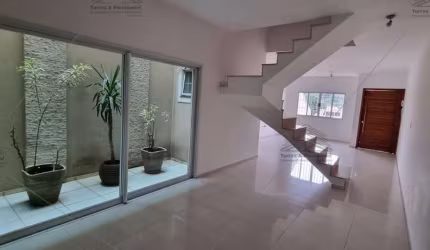 Sobrado de 250 m² a venda na Vila Formosa, com 3 dormitórios sendo 1 suíte, cozinha americana, moveis planejados, 4 banheiros, churrasqueira, 7 vagas