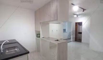 Studio de 35 m² a venda na Vila Califórnia, com 1 dormitório, 1 banheiro, cozinha planejada, lavanderia, área de serviço, mobiliado