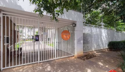 Apartamento com 2 dormitórios sendo 1 suite, com 1 vaga demarcada, living 2 ambientes com terraço, cozinha e área de serviço, lazer total