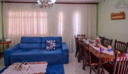 Sobrado de 200 m² a venda no Ipiranga, com 3 dormitórios sendo 1' suíte, 3 banheiros, lavanderia, área de serviço, 3 vagas de garagem, rua silenciosa