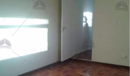 Sobrado de 200 m² a venda na Vila Regente Feijó, com 3 dormitórios, 2 banheiros, lavabo, cozinha, lavanderia, churrasqueira, quintal, 2 vagas