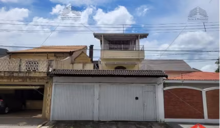 Sobrado comercial a venda na Vila Ré, com um salão contendo banheiro e pia, lavanderia, 2 vagas de garagem, 2 dormitórios sendo 1 suíte