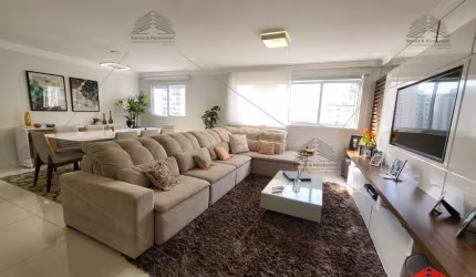 Apartamento todo reformado de 110 m² a venda no Tatuapé, com 2 dormitórios sendo 1 suíte, 2 banheiros, lavanderia, moveis planejados, mobiliado