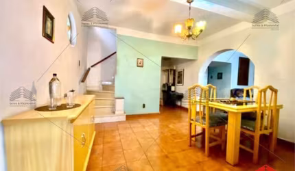 Sobrado de 400 m² a venda na Vila mariana, com 5 dormitórios sendo 1 suíte com hidromassagem, 4 banheiros, lavanderia, cozinha planejada, 4 vagas