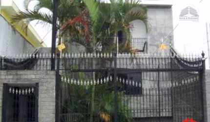 Sobrado de 260 m² a venda na Vila Ema, com 3 dormitórios sendo 1 suíte com closet, 2 banheiros, lavanderia, sala para dois ambientes, varanda, 6 vagas