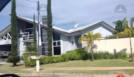 Casa de alto padrão no Jardim Indaiatuba Golf: 4 quartos, 4 suítes, 3 salas, 5 banheiros, 6 vagas, 302m².Piscina aquecida