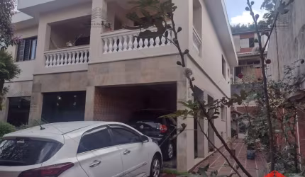 Sobrado de 315 m² a venda no Jardim Avelino, com 4 dormitórios sendo 1 suíte, 4 banheiros, 7 vagas de garagem, cozinha, lavabo, escritório, piscina