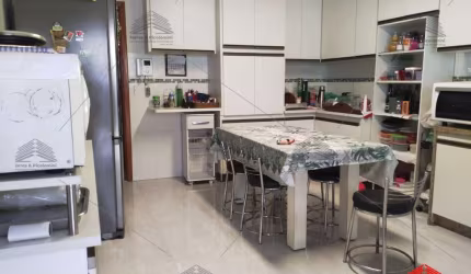 Sobrado com 3 suites, sacada, jardim de inverno, 2 vagas, churrasqueira, prox. Metro Vila Prudente