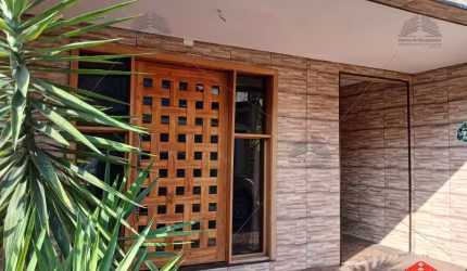 Casa de vila à venda 240m² reformada, 4 quartos, sala ampla, ar condicionado, 2 banheiros, churrasqueira, 2 vagas, próximo estação de trem da Mooca