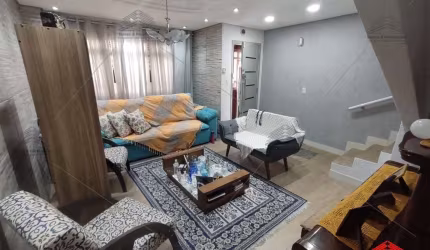 Sobrado Lindo à venda na Moóca! com 3 quartos, 1 suíte, 3 salas, 3 banheiros, 1 vaga de garagem, Quintal, área de serviço com quarto de empregada e Wc