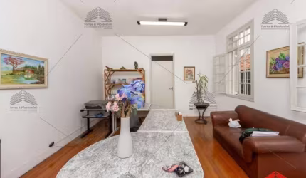 Casa a venda de 317 m² no Cambuci, com 4 dormitórios sendo 1 suíte, 4 banheiros, lavanderia, sala, cozinha, 4 vagas de garagem, área de serviço