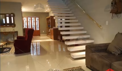 Sobrado a venda de 340 m² no Tatuapé, 3 dormitórios, 1 suíte, 3 banheiros, lavanderia, edícula, churrasqueira, fogão a lenha, lareira, 3 vagas