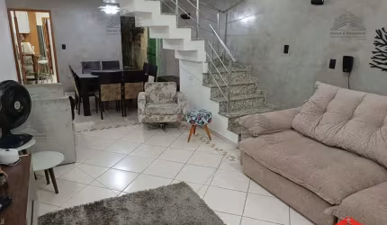 Sobrado a venda de 190 m² na Vila Zelina, 3 dormitórios, 1 suíte, 4 banheiros, sala, cozinha planejada, churrasqueira, moveis planejados, 2 vagas