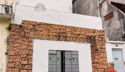 Casa a venda de 200 m² no Cambuci, 3 dormitórios, 2 banheiros, lavanderia, área de serviço, varanda, 4 vagas de garagem