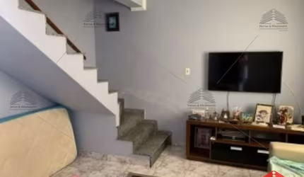 Sobrado a venda de 77 m² na Vila Prudente, 2 dormitórios, lavanderia, quintal coberto, cozinha planejada, sala de estar