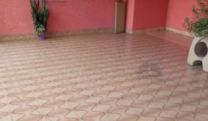 Casa a venda de 180 m² na Vila Prudente, 2 dormitórios, lavanderia, área de serviço, varanda, moveis planejados, 2 vagas de garagem, quintal