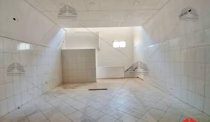 Salão comercia a para locação de125 m² no São Lucas, 3 banheiros, 4 vagas, quintal, ao lado de pet shop, correios, frutaria, adega