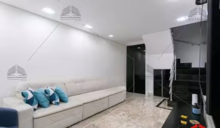 Sobrado a venda de 175m² na Vila Formosa, 3 dormitórios, 3 suítes, 4 banheiros, lavanderia, área de serviço, quintal com churrasqueira coberta, 2 vaga