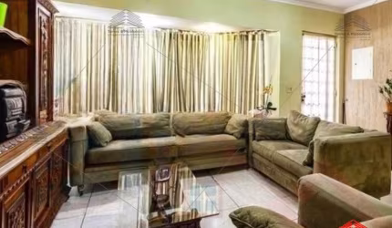 Sobrado a venda de 250 m² na Mooca, 3 dormitórios, 1 suíte, 4 banheiros, lavanderia, área de serviço, quintal, moveis planejados, 4 vagas de garagem