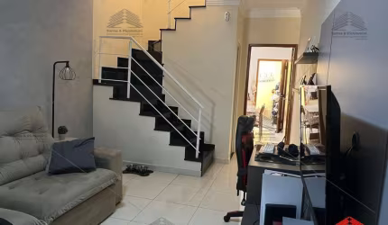 Sobrado Vila Alpina Reformado com 2 quartos, 2 suítes, Sala 2 ambientes, Lavabo, ar condicionado, 2 vagas cobertas com espaço Gourmet