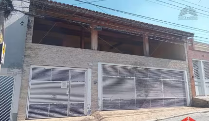 Sobrado a venda de 250 m² no Parque São Lucas, 4 dormitórios, 2 suítes, 3 banheiros, lavanderia, varanda, churrasqueira, adega, 5 vagas cobertas