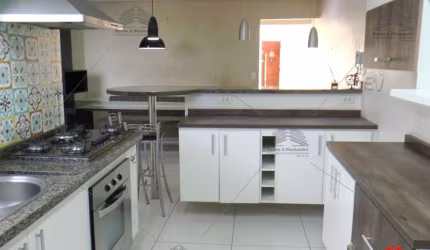 Casa à venda Vila Matilde, 250 m², 3 quartos, suite master com closet e sacada, 02 salas,cozinha americana mobiliada, 02 vagas, spa e churrasqueira.