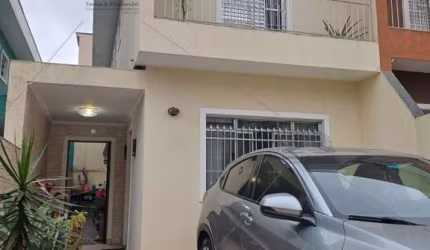 Sobrado no Jardim da Saúde de 100m², 03 dormitórios sendo 01 suíte, sala 2 ambientes, cozinha com planejados, 03 banheiros, área de serviço e 02 vagas