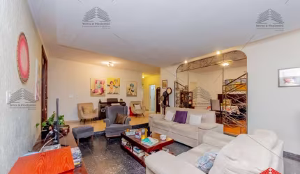 Sobrado a venda de 360 m² na Vila Monumento, 4 dormitórios, 2 suítes, 6 banheiros, lavanderia, cozinha planejada, churrasqueira, piscina, 6 vagas
