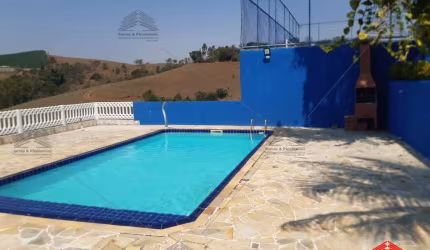 Chácara em Santa Branca com 4.000m2 de terreno, Piscina aquecida, campo de futebol, área de churrasqueira, perto de represa, 2 casas
