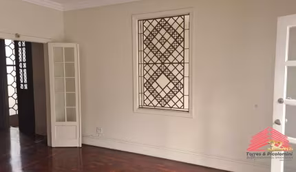 Casa a venda na Mooca, 400m², 8 vagas, edícula, reformado, com 3 Quartos, 1 Suíte, 4 Salas, 4 Banheiros.