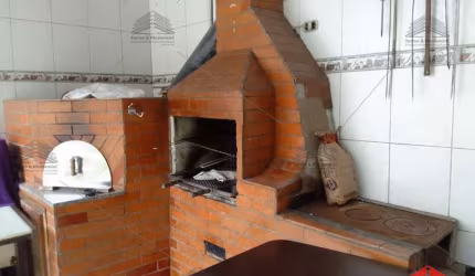 Sobrado a venda de 219 m² no Ipiranga, com 5 dormitórios, 3 banheiros, lavanderia, moveis planejados, lavanderia, varanda, churrasqueira, 2 vagas