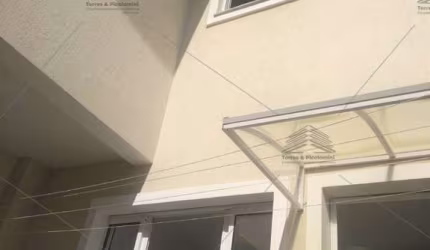 Sobrado na Vila Mazzei de 98m² com 3 suítes (um com sacada), sala 2 ambientes, cozinha planejada, 4 banheiros, churrasqueira e 2 vagas de garagem.