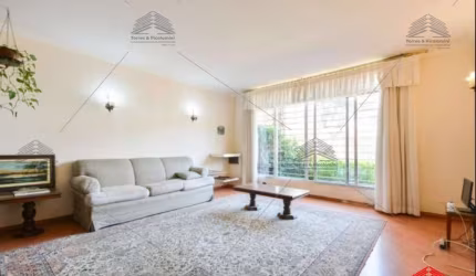 Sobrado a venda de 240 m² na Vila Monumento, 3 dormitórios, 2 suíte, 3 banheiros, lavanderia, área de serviço, 5 vagas de garagem