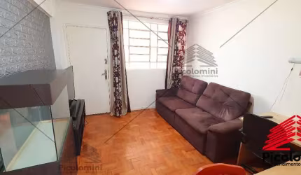 Apartamento à venda na República, São Paulo-SP: 2 quartos, 1 sala, 1 banheiro, 1 vaga de garagem.