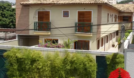Sobrado à venda no Jardim da Saúde em condomínio fechado, novo, 4 dormitórios (1 suíte), cozinha, sala 4 ambientes, 3 banheiros, 3 vagas e depósito.
