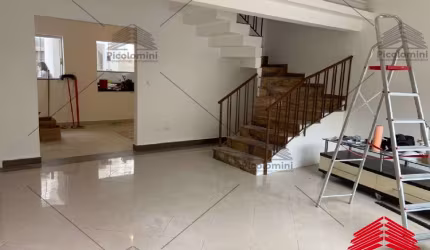 Casa de Vila na Mooca-SP: 3 quartos, 1 suíte, 2 salas, 3 banheiros e 3 vagas - 160 m² - Portão Eletrônico e Churrasqueira!