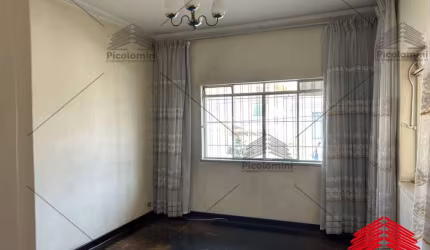 Casa térrea ou terreno a venda na Vila Zelina, com 03 dormitórios, 03 vagas, quintal e próximo ao largo