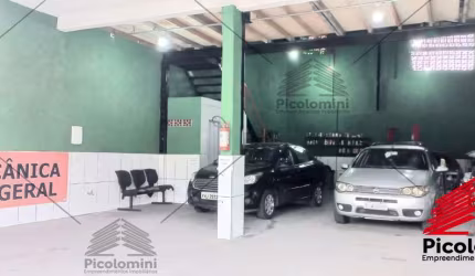 Galpão a venda de 142 m² no Tatuapé, com mezanino de 59 m², 8 de frente e 20 de fundo, 2 banheiros